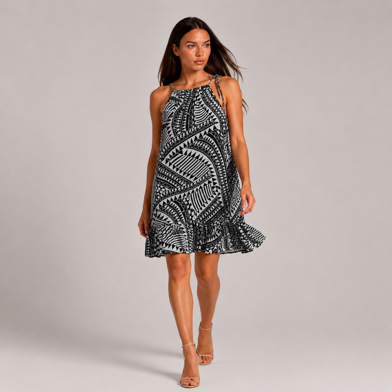 Biała geometryczna Sukienka Szyfonowa Boho Resort Premium Wiązana na Ramionach – Dekolt Halter S/M/L