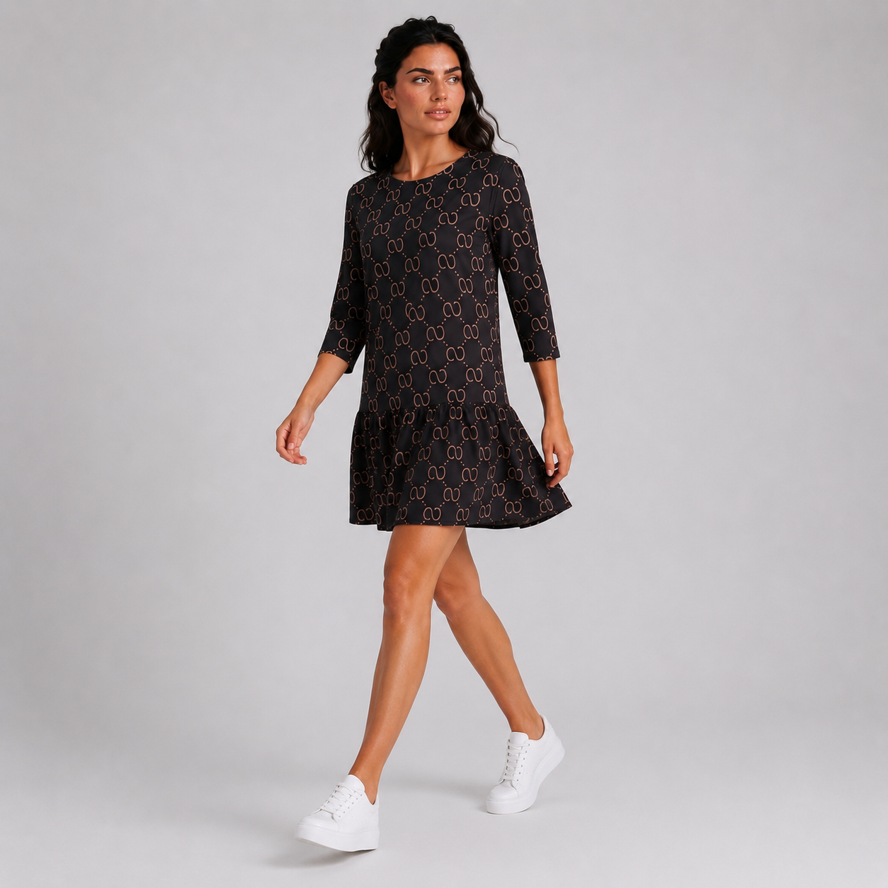 Sukienka Damska Premium Casual z Falbaną – Czarna Wzorzysta  SS Sukienka | 38-46