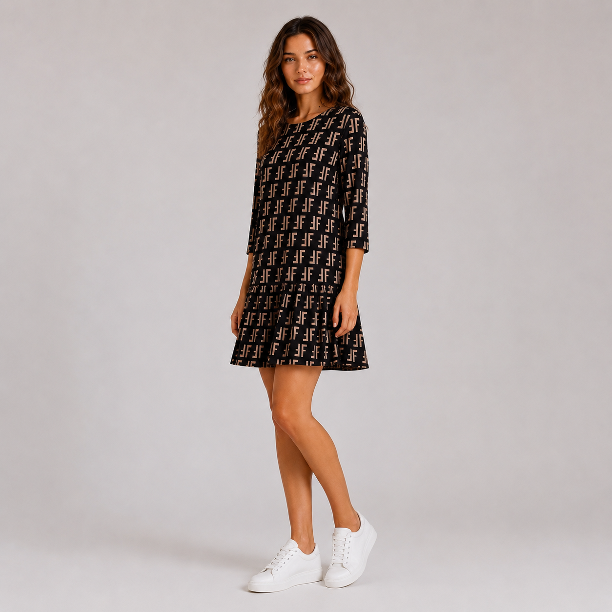 Sukienka Damska Premium Casual z Falbaną – Czarna Wzorzysta FF Sukienka | 38-46