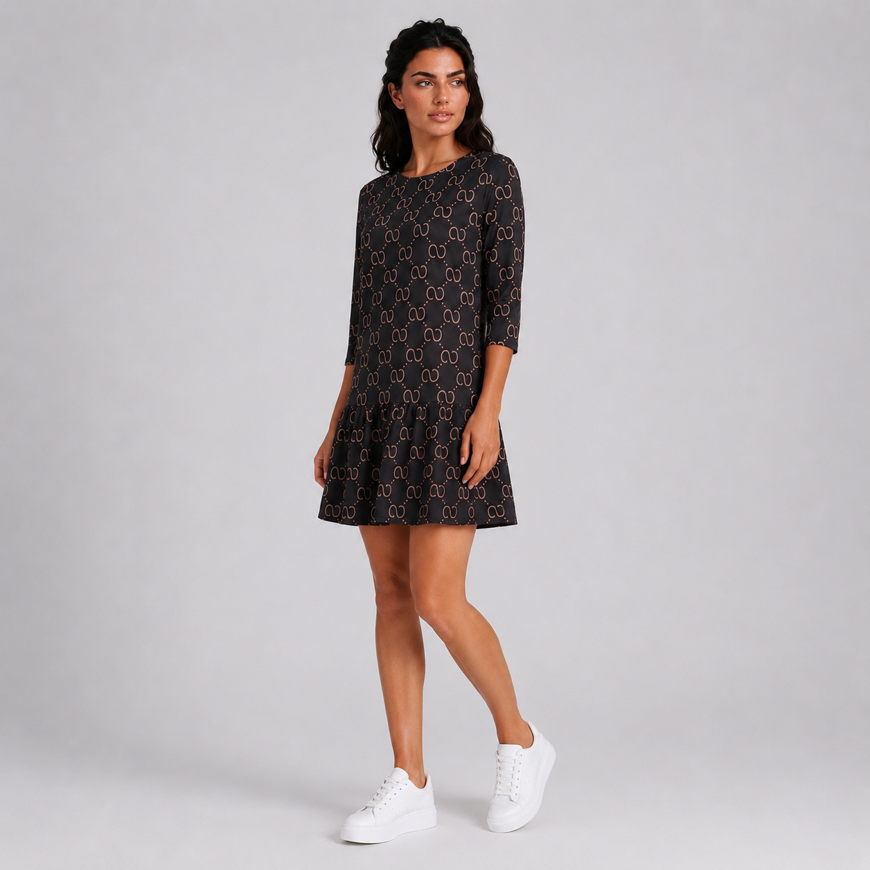 Sukienka Damska Premium Casual z Falbaną – Czarna Wzorzysta  SS Sukienka | 38-46